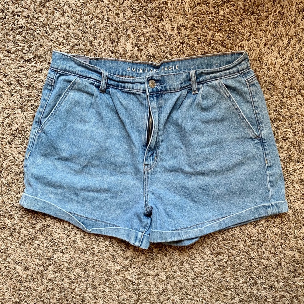 SIZE 14 AMERICAN EAGLE MOM SHORTS